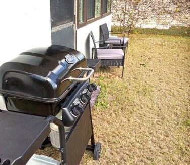 Naples Park Apartment | SEA LA VIE COZY BEACH HOME ON 500 BLOCK, Walk to beach only half mile away, SLEEPS 6