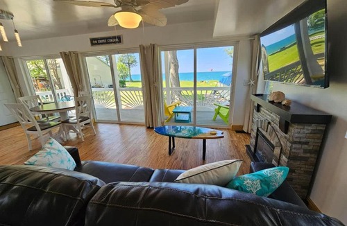 Madison-on-the-Lake Apartment | SeaSide Lake-Front Cottage