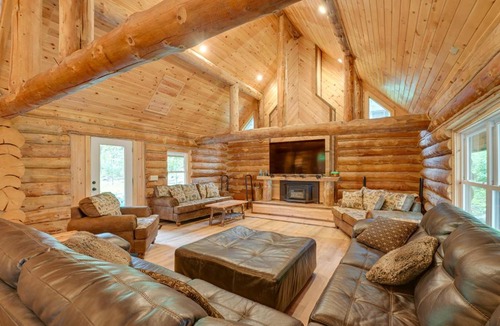 Greenville House | Secluded Greenville Cabin: Walk to Moosehead Lake!