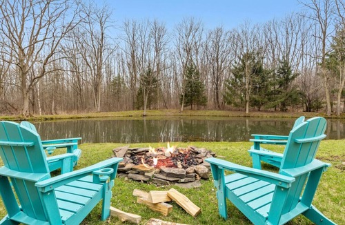 Branchport Cabin | Secluded, Hot Tub, Fire Pit, Deck, Grill, Pets