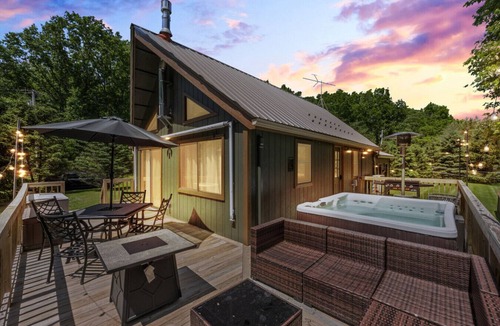 Branchport Cabin | Secluded, Hot Tub, Fire Pit, Deck, Grill, Pets