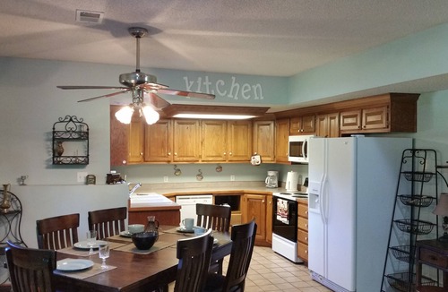 Harrisonville Bed & Breakfast | SECLUDED, INVITING 2 BEDROOM no stairs, no cleaning fee