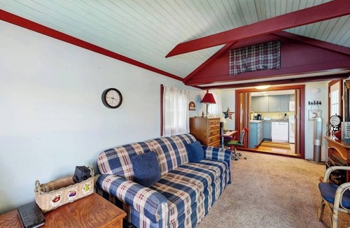 Ellsworth Cabin | Secluded lakefront cottage great views, dock & boat launch