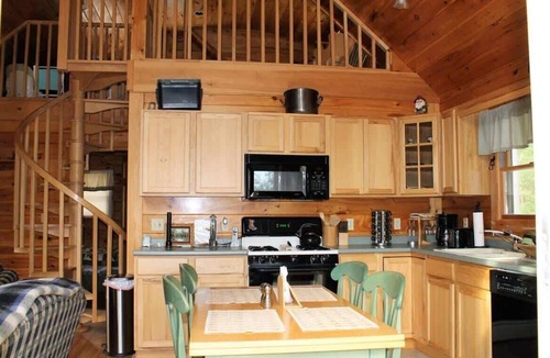 Sullivan House | Secluded Log Cabin by Saltwater Cove - Wildlife Haven