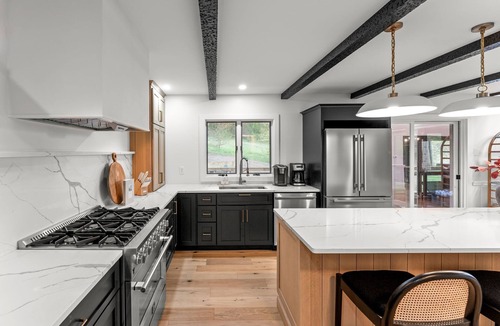Ellicottville Cabin | ✨ Secluded Luxury w/Hot Tub, Firepit, Bar + Ultimate Privacy & Views