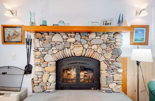 Phippsburg House | Secluded waterfront home with firepit, gas grill, kayaks, dock, balcony, & patio