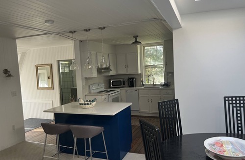 Cove - East Side - Shippan Cottage | Second floor cottage apartment located in a private community.