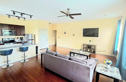 The Gate Apartment | Second Floor King Bed w/Off-Street Parking