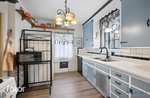Ottawa House | Secor Castle-4 BR/3.5 BA, Arcade, Jacuzzi Tub, 1 mile to UT!