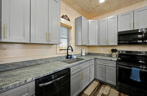 Cottage Gardens Cabin | See July 4th Fireworks From Your Balcony!