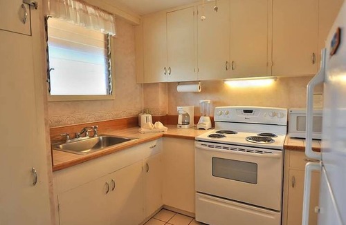 Honokowai Condo | See Maui on a Budget. Stay at Honokowai Palms Across from the Ocean!