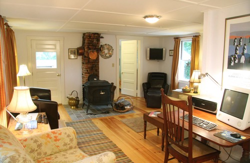 Rockland Apartment | Sensational Elegant Apt. in Historic 1862 Sea Captain's Home. Pets ok!