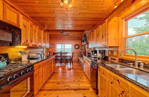 Screamer Mountain House | Sensational Mountain View Log Cabin Dog Friendly!