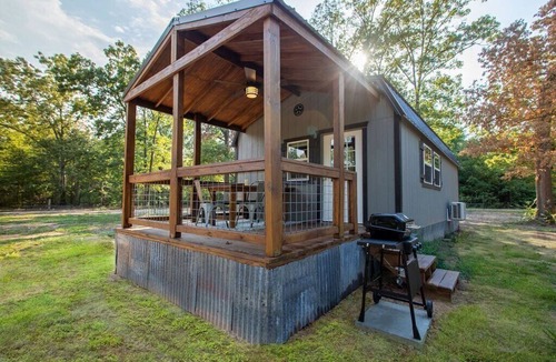 Wood County Cabin | Serene beautiful country cabin on beautiful pond
