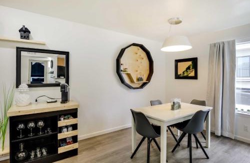 Knox - Henderson House | Serene Dallas Condo w/Pool - Walkable Location!