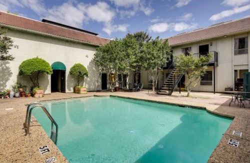 Knox - Henderson House | Serene Dallas Condo w/Pool - Walkable Location!