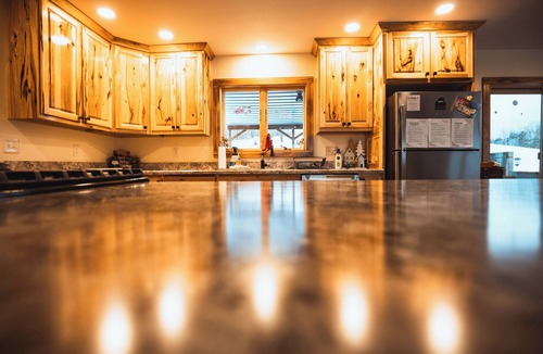 Mansfield House | Serene Ranch House: Views & Hot Tub! Family Friendly
