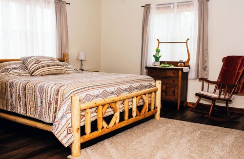 Mansfield House | Serene Ranch House: Views & Hot Tub! Family Friendly