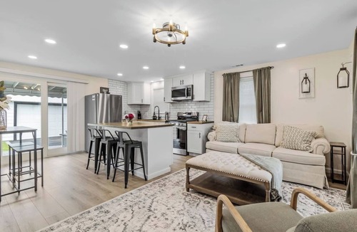 Cheektowaga House | Serene, Renovated 2BR near Airport w/Yard