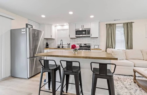 Cheektowaga House | Serene, Renovated 2BR near Airport w/Yard