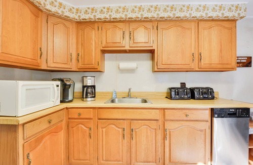 Saxton House | Serene Saxton Lodge: 7 Mi to Lake Raystown!