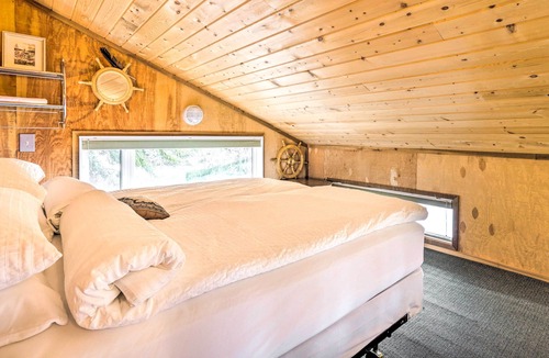 Seldovia Cabin | Serene Seldovia Cabin w/ Deck, Grill & Views!