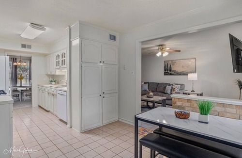 Springlake House | Serene & Spacious Townhouse with Private Patio