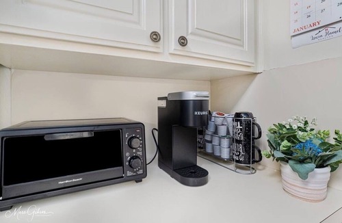 Springlake House | Serene & Spacious Townhouse with Private Patio