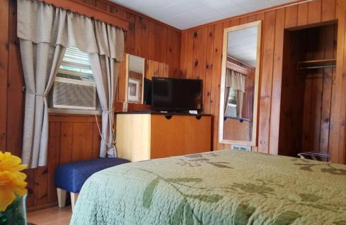 Lake George Cabin | Seven Dwarfs Cabins - White Cabin