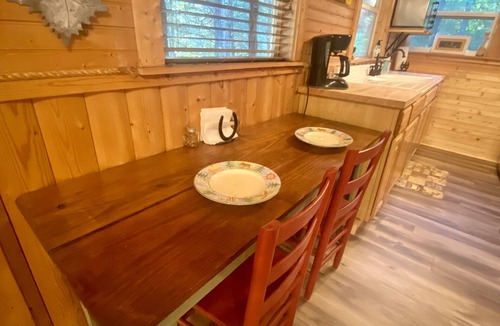 Quitman Cabin | SHADY CEDAR LOG CABIN: Spiritual Retreat & Country MicroResort, Rest&Restoration