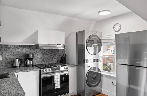 Shadyside Apartment | Shadyside/Pittsburgh, Modern & Unique 1 Bedroom with Free Parking