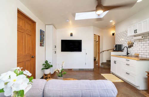 Kuau Cottage | Shaka Shack Maui Ideal Paia location! Clean Bright 2 bedroom 1 bath ohana-AC
