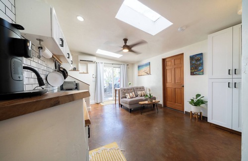 Kuau Cottage | Shaka Shack Maui Ideal Paia location! Clean Bright 2 bedroom 1 bath ohana-AC