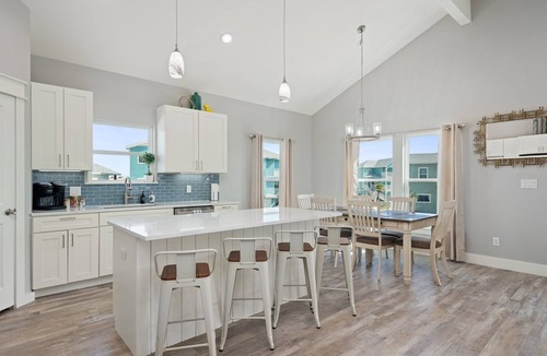 Bella Vista House | Shared Pool, Pet Friendly, Water View