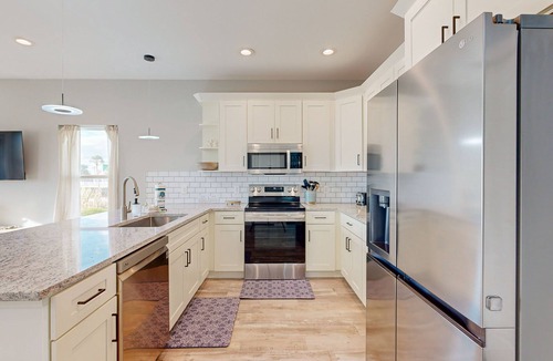 Bella Vista House | Shared Pool, Pet Friendly, Water View