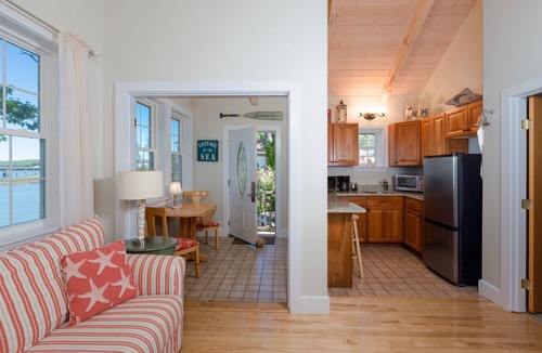 Edgecomb Hotel | Sheepscot Harbour Village Resort