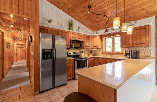 Wiscasset House | Shimmering River Retreat