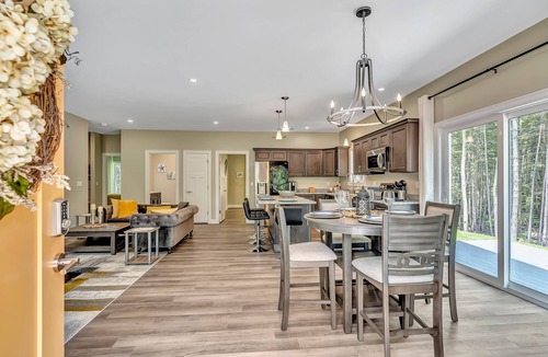 Bayville Apartment | Shipbuilder’s Retreat sleeps 6, 5 minutes to Harbor