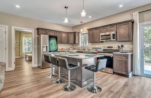 Bayville Apartment | Shipbuilder’s Retreat sleeps 6, 5 minutes to Harbor