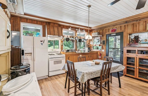 Waverly House | Shirley's Barn - Private Coastal Retreat