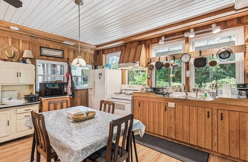 Waverly House | Shirley's Barn - Private Coastal Retreat