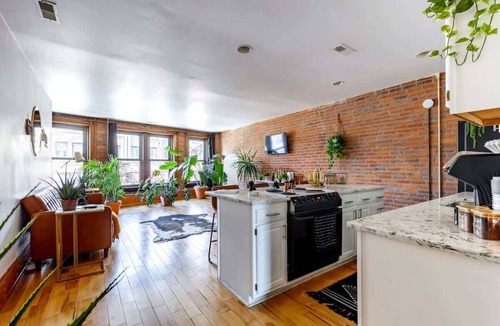 Italian Village House | Short North/Downtown | Right On High St | Walk to Convention Ctr | Free Parking