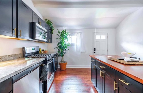 Italian Village House | Short North/Downtown | Steps to High St | Walk to Convention Ctr | 5.8K+ Reviews
