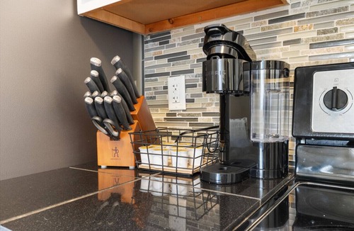 Italian Village Apartment | Short North Landing - Walkable and Pets Welcome