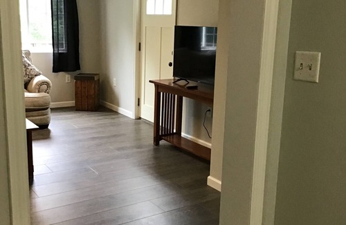 Gansevoort Apartment | Short term vacation, Belmont, Saratoga race track, 2 bed, 1 bath apartment.