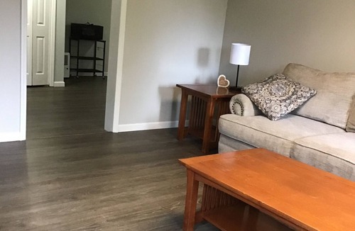 Gansevoort Apartment | Short term vacation, Belmont, Saratoga race track, 2 bed, 1 bath apartment.