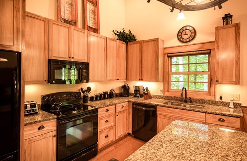 Sapphire Cabin | Simple Life - Lovely Cabin with Great Amenities!