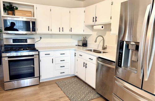 Gahanna House | Sip, Sleep & Plug In - 3BR Ranch - Coffee Bar - Pet/Kid Friendly - Fenced Yard