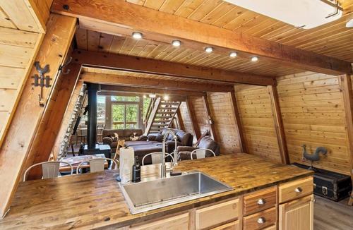 Steam Engine Meadows Cabin | Ski-Lee Retreat | Ski Hike Explore | Sleeps 10