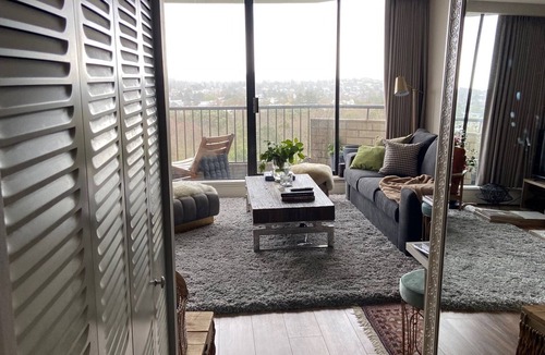 James Bay Apartment | Sky Studio